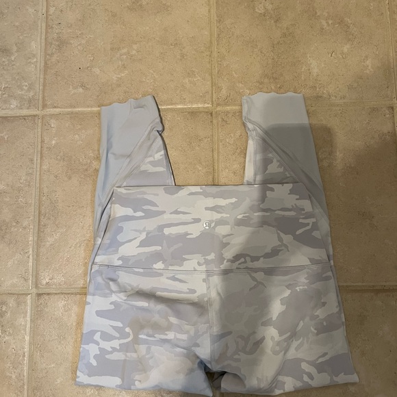 Lululemon Wunder Under HR Crop 23” Scalloped - Picture 5 of 12